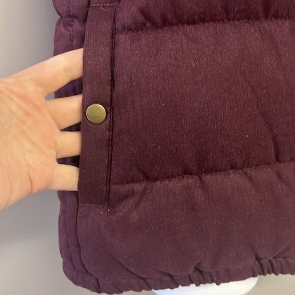 Old Navy Women’s Dark Red Zip Up Striped Puffer Vest with Pockets-Small - Picture 5 of 13